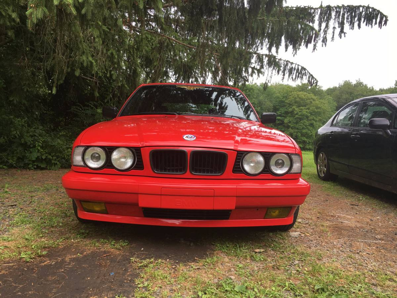 Illustration for article titled For $4,000, Could This 1995 BMW 530iT Make It A Wrap?